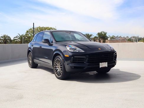 Certified 2023 Porsche Cayenne Platinum Edition w/ Premium Package Plus AWD/4WD image 7