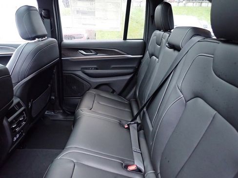 New 2025 Jeep Grand Cherokee Limited w/ MOPAR Finishing Package image 13