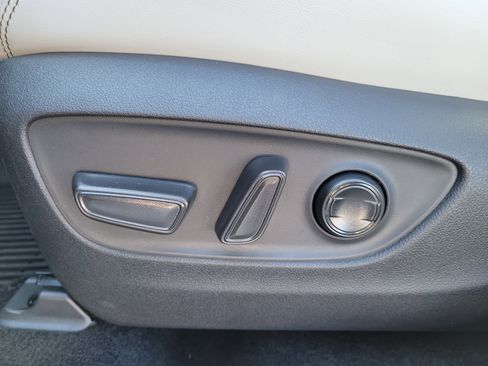 Used 2025 Toyota RAV4 Limited image 24