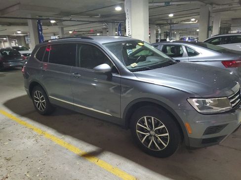Used 2018 Volkswagen Tiguan SE AWD/4WD image 2