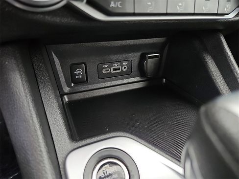 Used 2024 Nissan Sentra SV image 24