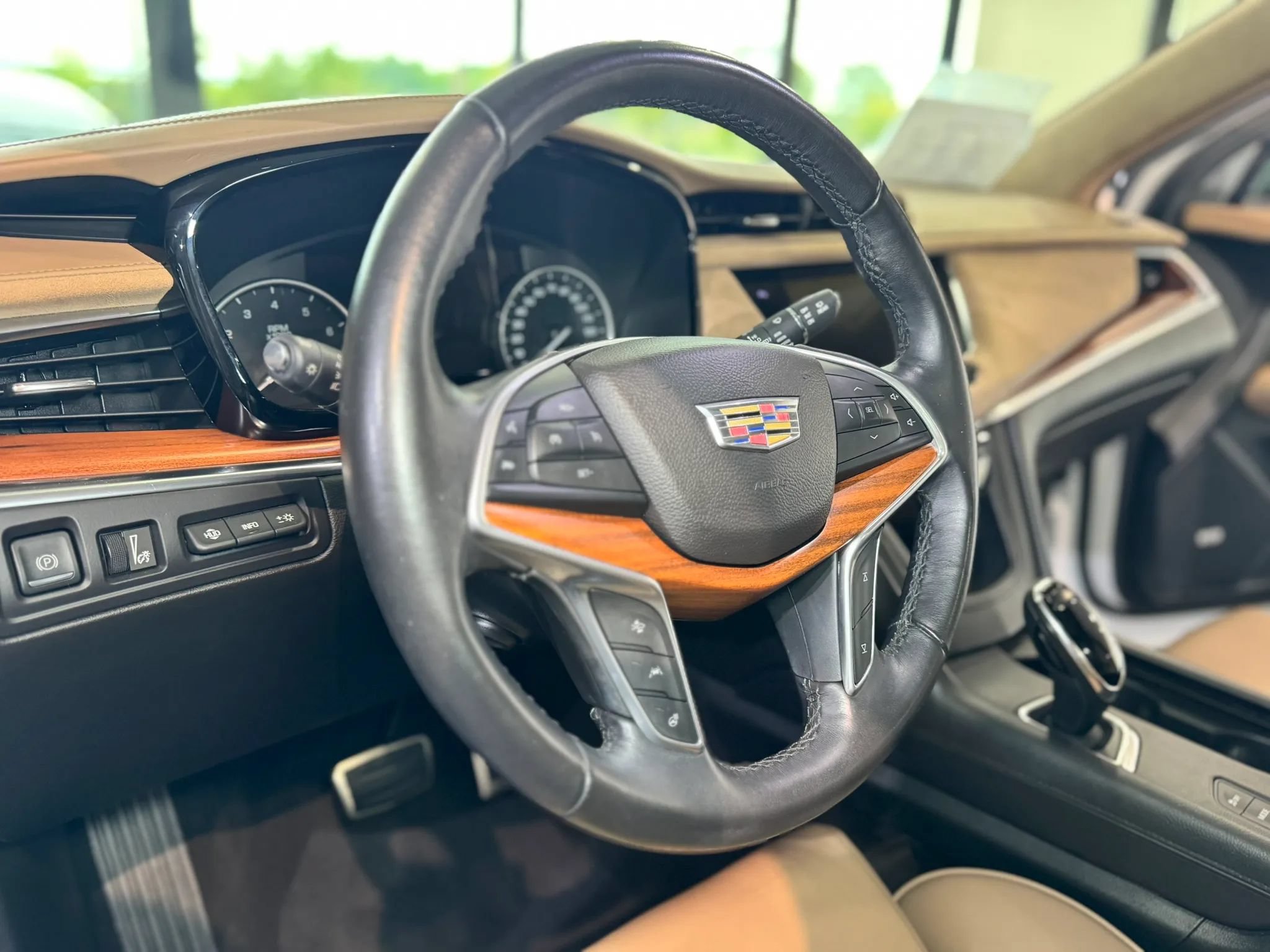 Used 2017 Cadillac XT5 Platinum AWD/4WD image 24