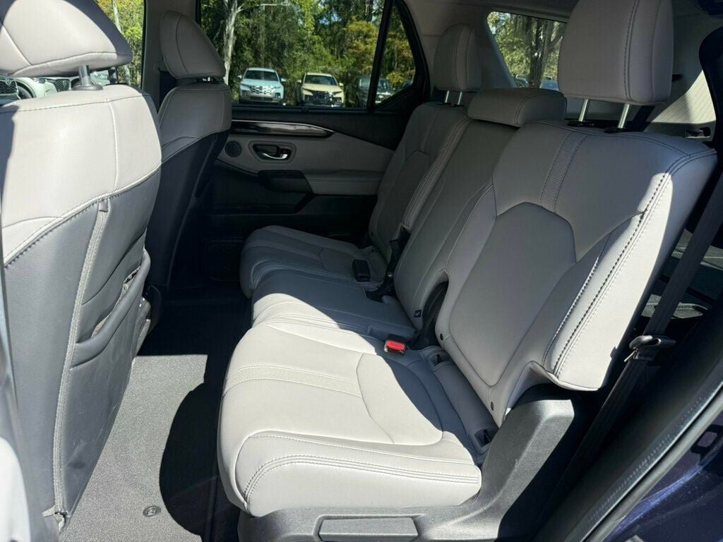 Used 2025 Honda Pilot EX-L image 7