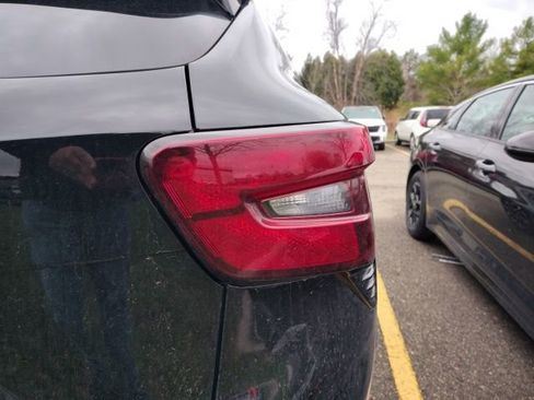 Used 2024 Chevrolet Trax RS w/ Sunroof Package image 12