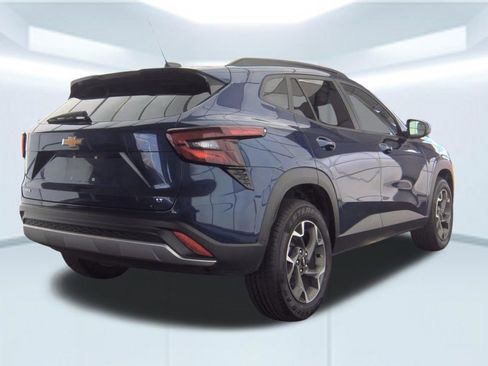 Used 2024 Chevrolet Trax LT w/ Driver Confidence Package image 2