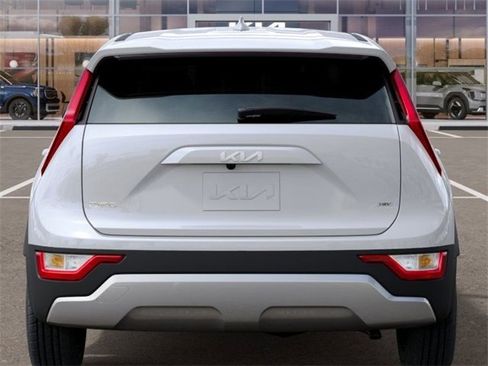 New 2025 Kia Niro LX image 13