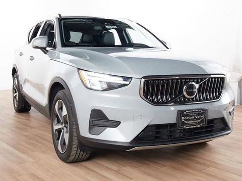 Certified 2025 Volvo XC40 B5 Core w/ Protection Package Premier image 3
