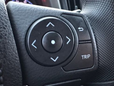 Used 2018 Toyota RAV4 LE image 8