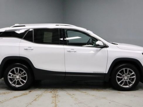 Used 2024 GMC Terrain SLT AWD/4WD image 12