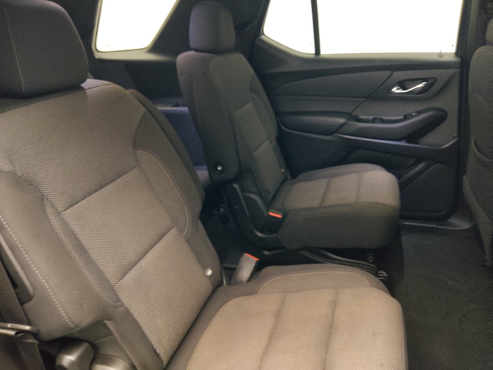 Used 2023 Chevrolet Traverse LT FWD image 19