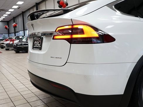 Used 2020 Tesla Model X Long Range image 18