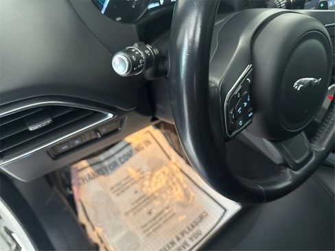 Used 2020 Jaguar F-PACE Premium image 35