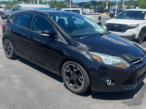 Used 2014 Ford Focus SE w/ Equipment Group 201A FWD image 2