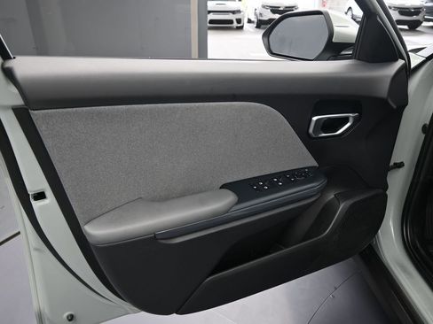 Used 2025 Kia K4 EX image 15