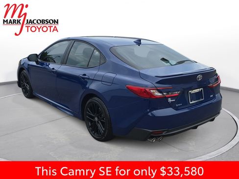 Used 2026 Toyota Camry SE FWD image 13