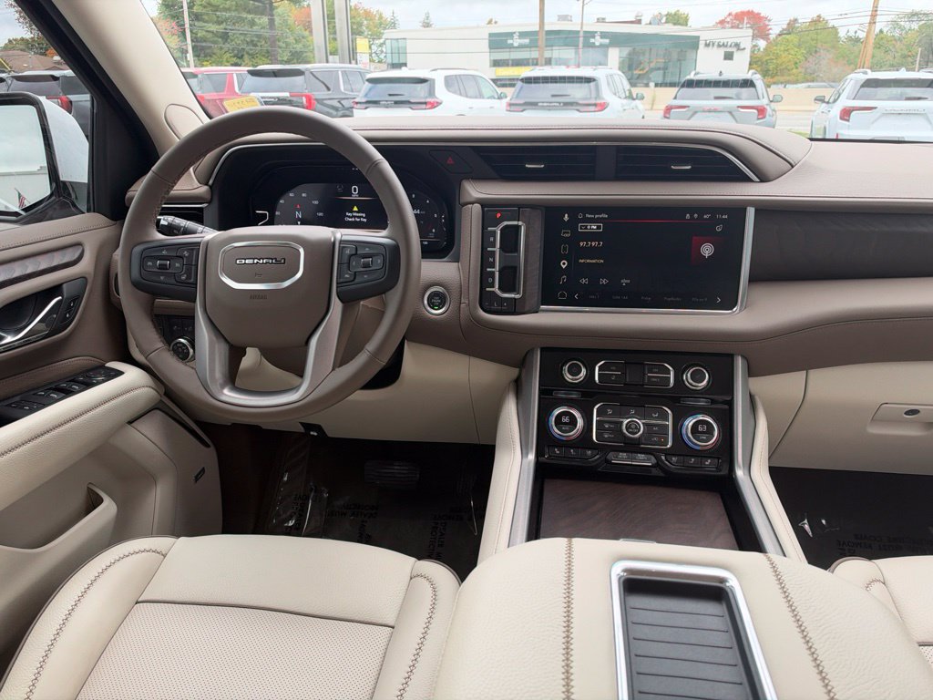Used 2024 GMC Yukon XL Denali AWD/4WD image 13