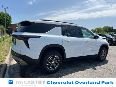 Used 2024 Chevrolet Traverse LT w/ LPO, Floor Liner Package FWD image 3