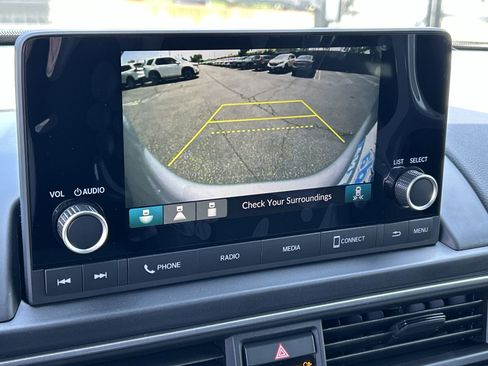 Used 2025 Honda Pilot Sport image 16