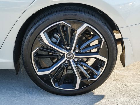Used 2023 Nissan Altima 2.5 SR w/ SR Premium Package FWD image 12