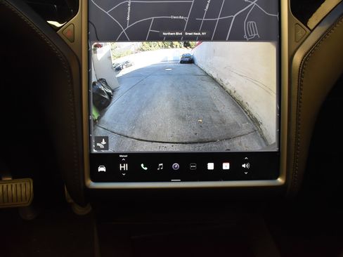 Used 2018 Tesla Model X 75D image 38