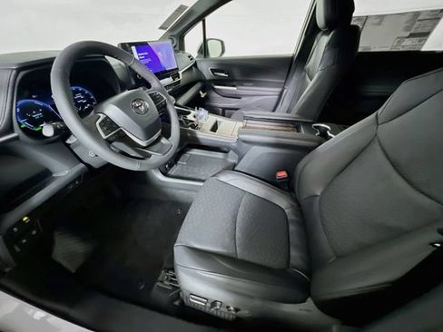 New 2026 Toyota Sienna Limited FWD image 12