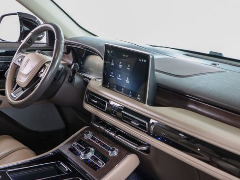 Used 2020 Lincoln Aviator Reserve w/ Equipment Group 202A image 28