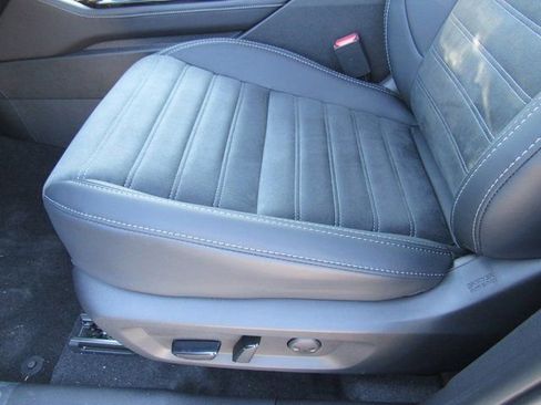 New 2025 Mitsubishi Outlander SE image 13