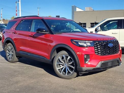 New 2026 Ford Explorer ST-Line image 2