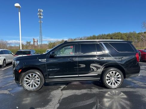 Used 2021 GMC Yukon Denali w/ Denali Premium Package image 10