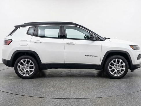 Used 2025 Jeep Compass Limited AWD/4WD image 11