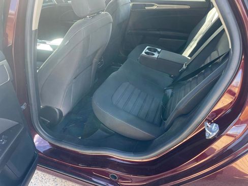 Used 2017 Ford Fusion SE w/ Fusion SE Technology Package FWD image 40