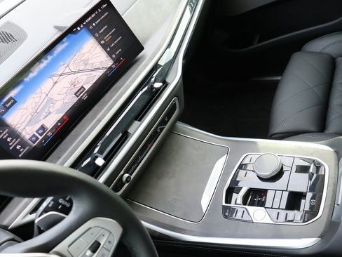 Used 2023 BMW X7 xDrive40i w/ Premium Package image 21