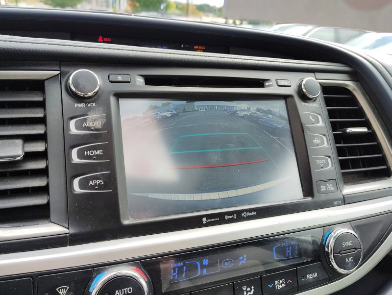 Used 2018 Toyota Highlander XLE AWD/4WD image 16