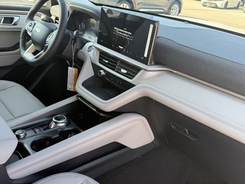 New 2025 Ford Explorer Active w/ Active Comfort Package image 12