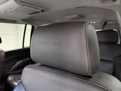 Used 2019 GMC Yukon XL Denali image 11