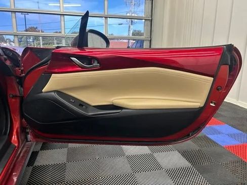 Used 2020 MAZDA MX-5 Miata RF Grand Touring RWD image 22