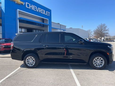 Used 2022 Chevrolet Suburban RST AWD/4WD image 2