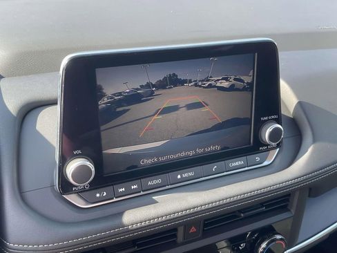 Used 2025 Nissan Rogue S image 24