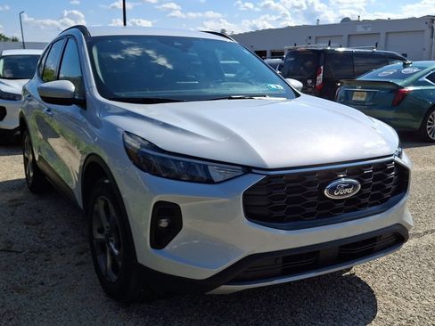 Used 2025 Ford Escape ST-Line Select AWD/4WD image 3