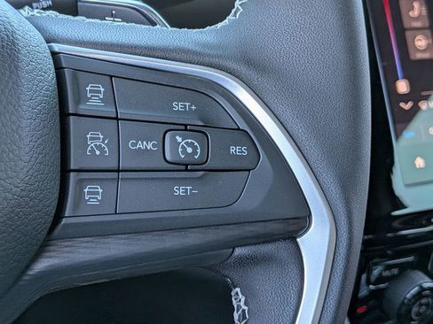 New 2025 Jeep Grand Cherokee Altitude image 22