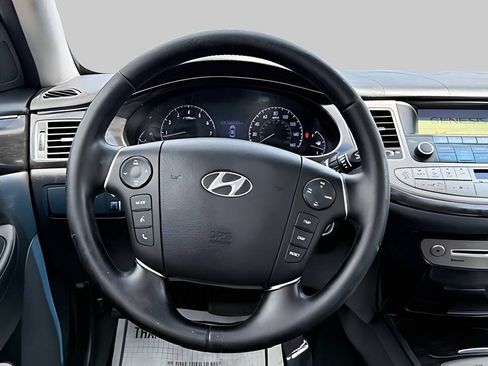Used 2012 Hyundai Genesis 3.8 RWD image 7