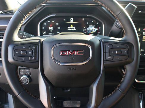 Used 2024 GMC Sierra 2500 AT4 w/ AT4 Premium Plus Package AWD/4WD image 19