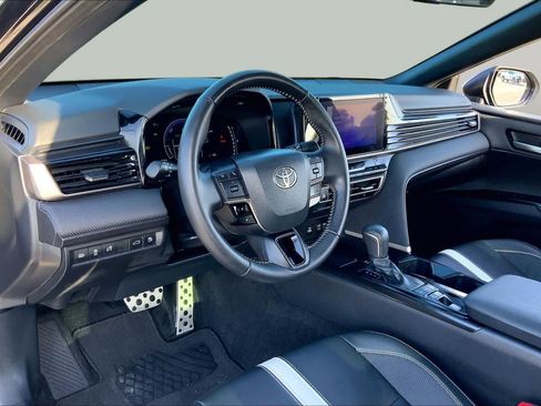 Used 2025 Toyota Camry SE w/ Convenience Package FWD image 17