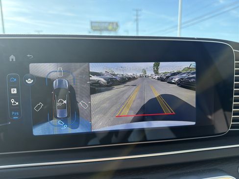 Used 2025 Mercedes-Benz GLS 450 4MATIC image 24