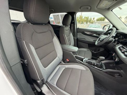 Used 2025 Chevrolet TrailBlazer LT image 34