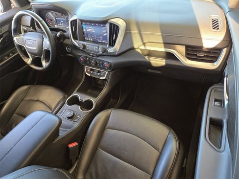Used 2024 GMC Terrain SLT image 21