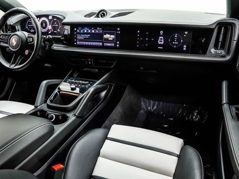 Used 2024 Porsche Cayenne Turbo GT AWD/4WD image 21