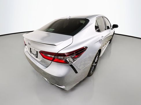 Used 2022 Toyota Camry SE image 4