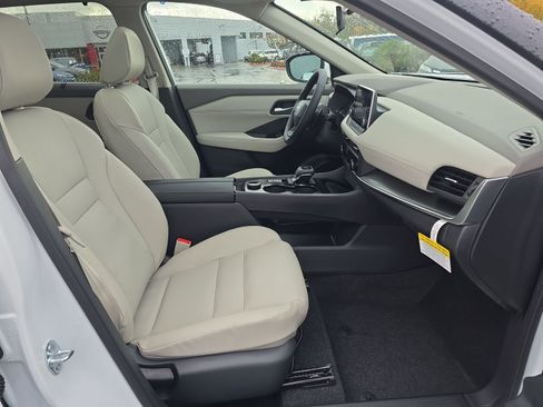 New 2026 Nissan Rogue SV w/ SV Premium Package image 28