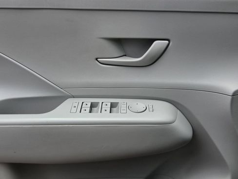 Used 2025 Hyundai Kona SEL FWD image 24